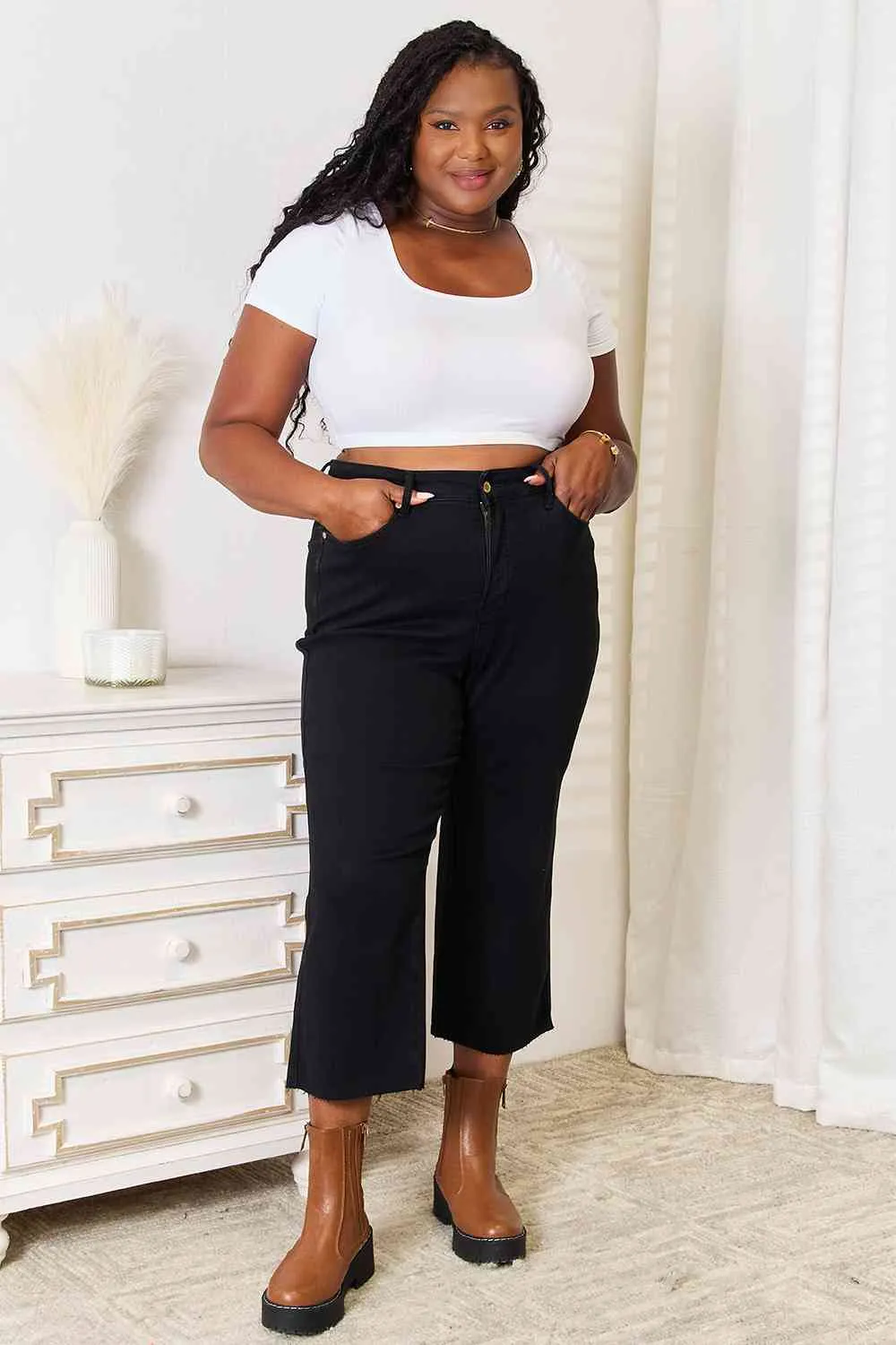 *APP EXCLUSIVE* Judy Blue Wide Leg Cropped Jeans